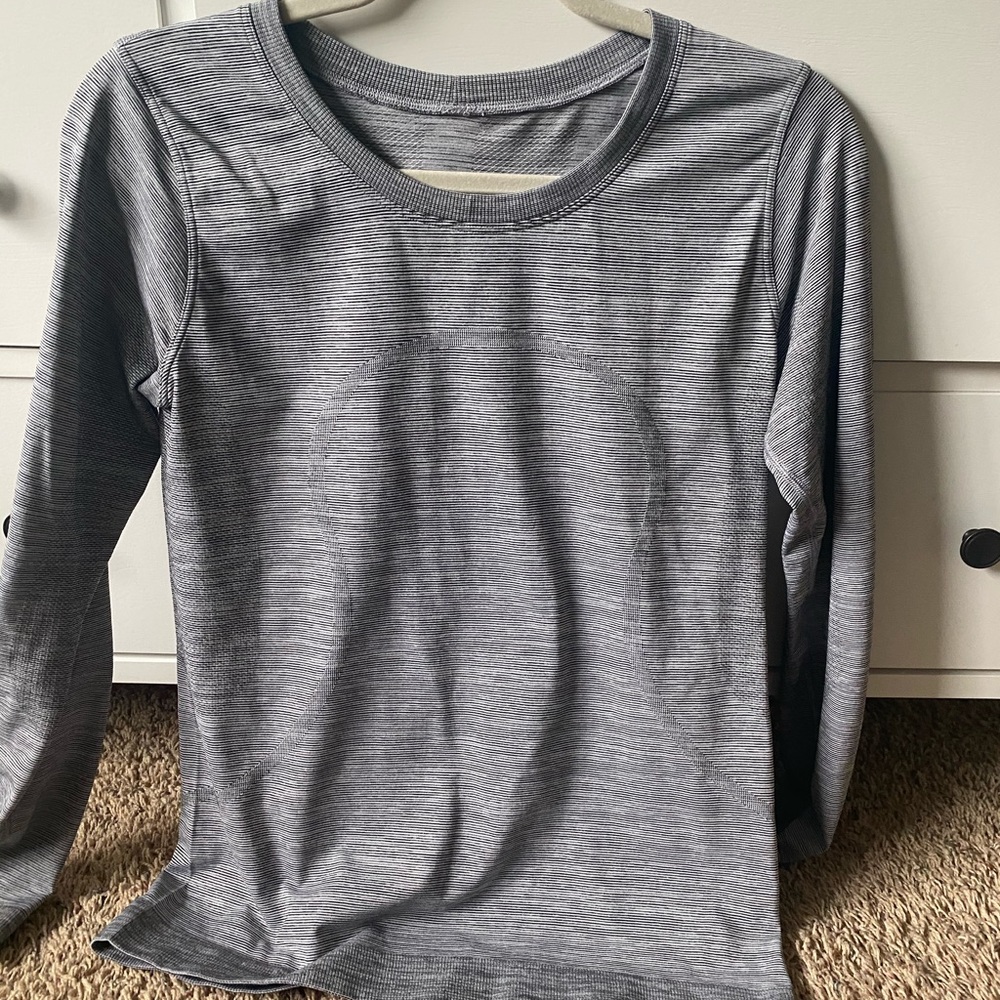 Grey lulu lemon long sleeve shirt
